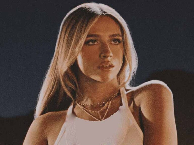 آهنگ انگلیسی Purple lace bra از Tate McRae به همراه متن و ترجمه مجزا