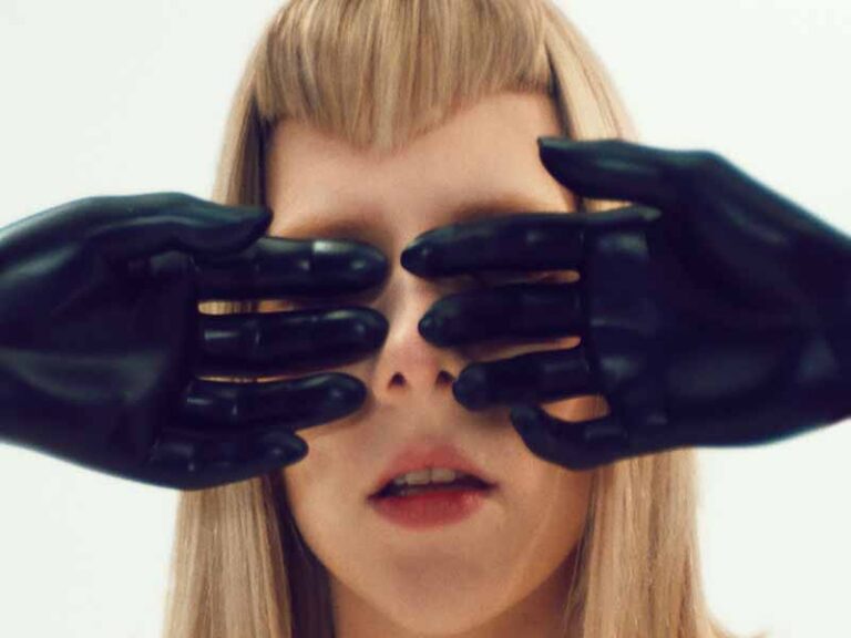 آهنگ انگلیسی Some Type of Skin از AURORA به همراه متن و ترجمه مجزا