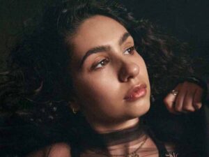 آهنگ انگلیسی Slow Motion از Alessia Cara به همراه متن و ترجمه مجزا