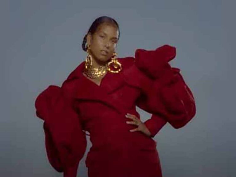 آهنگ انگلیسی Paper Flowers (Originals) از Alicia Keys به همراه متن و ترجمه مجزا