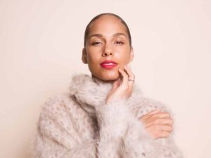 آهنگ انگلیسی Santa Baby از Alicia Keys به همراه متن و ترجمه مجزا