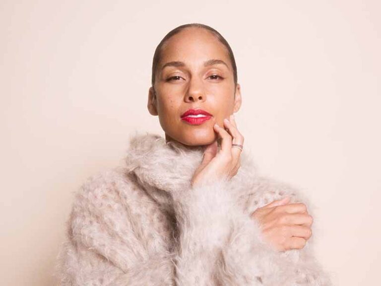 آهنگ انگلیسی Santa Baby از Alicia Keys به همراه متن و ترجمه مجزا