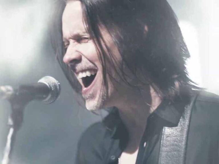 آهنگ انگلیسی You Think You Know Me از Alter Bridge به همراه متن و ترجمه مجزا