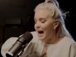 آهنگ انگلیسی Then از Anne Marie به همراه متن و ترجمه مجزا