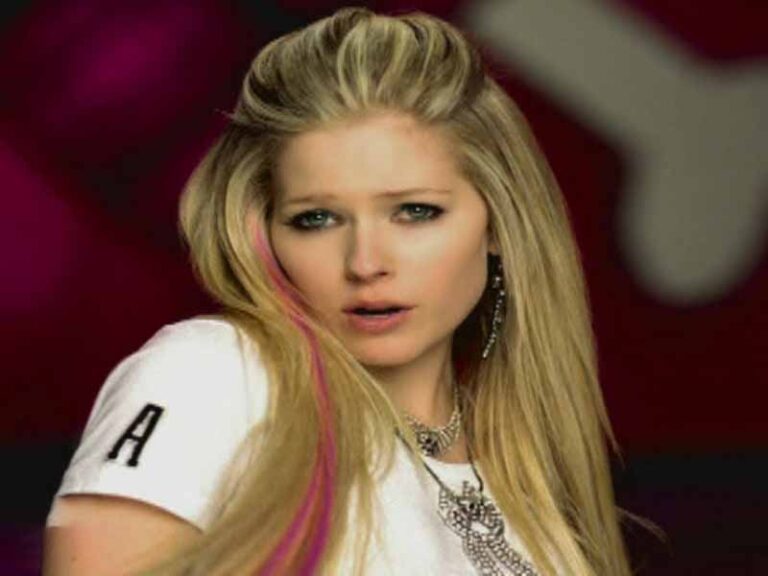 آهنگ انگلیسی آلمانی Girlfriend از Avril Lavigne به همراه متن و ترجمه مجزا