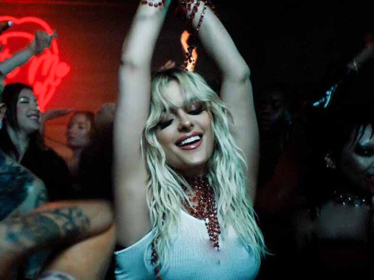 آهنگ انگلیسی Sacrifice از Bebe Rexha به همراه متن و ترجمه مجزا