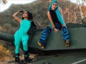 آهنگ اسپانیایی MAMIII از Becky G و Karol G به همراه متن و ترجمه مجزا