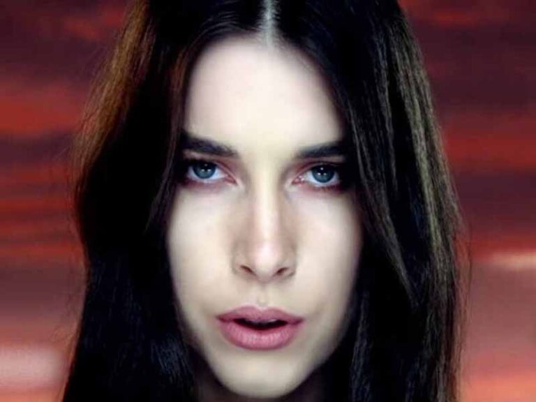 آهنگ انگلیسی Pray to God از Calvin Harris به همراه متن و ترجمه مجزا