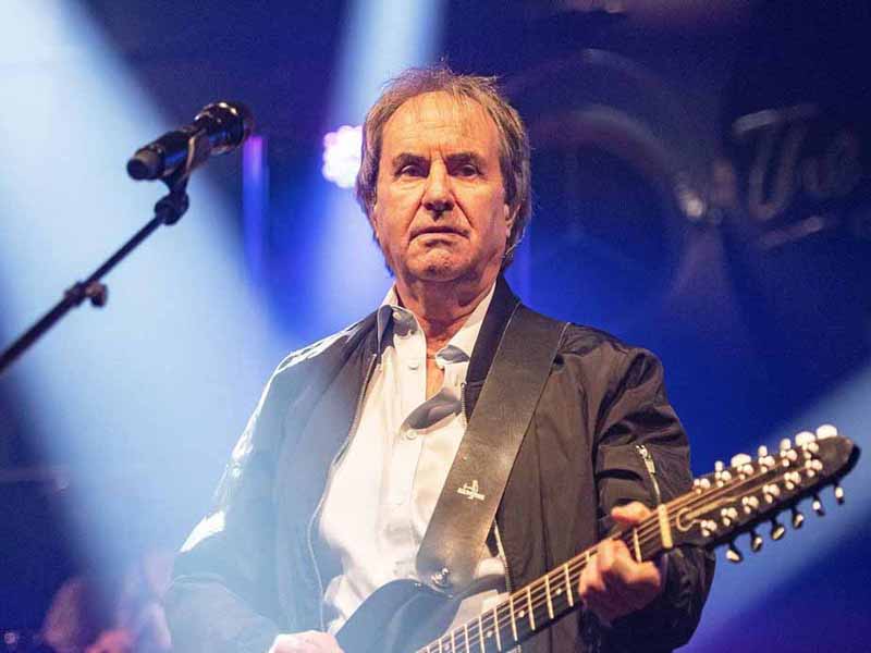 آهنگ انگلیسی The Long and Winding Road از Chris De Burgh به همراه متن و ترجمه مجزا