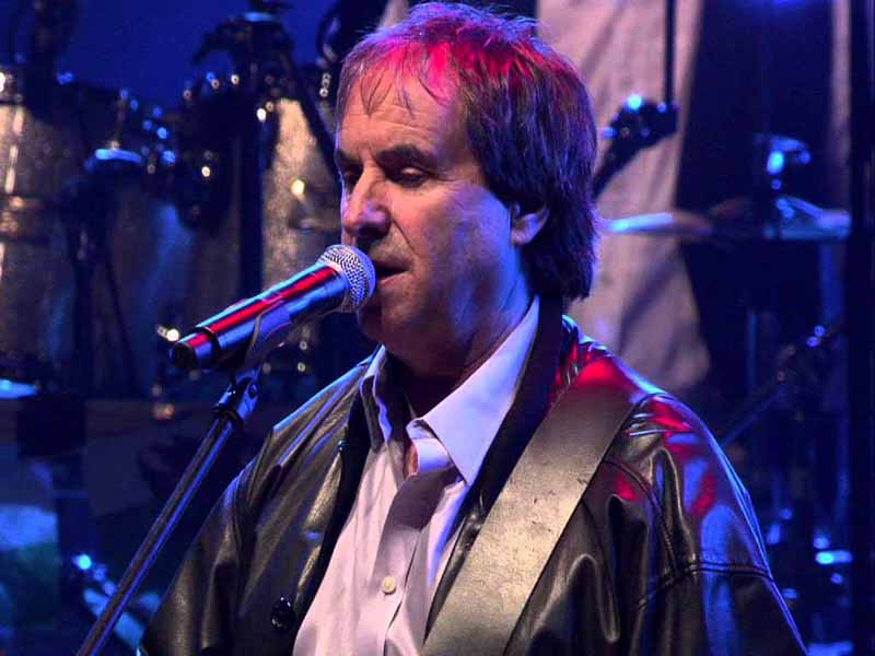 آهنگ انگلیسی Up Here in Heaven از Chris De Burgh به همراه متن و ترجمه مجزا