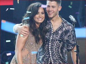 آهنگ انگلیسی Ruin the Friendship از Demi Lovato به همراه متن و ترجمه مجزا