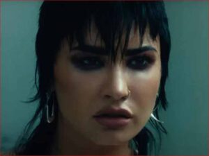 آهنگ انگلیسی SKIN OF MY TEETH از Demi Lovato به همراه متن و ترجمه مجزا