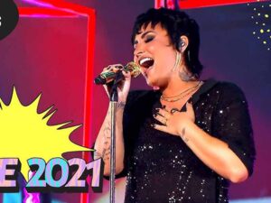 آهنگ انگلیسی The Kind of Lover I Am از Demi Lovato به همراه متن و ترجمه مجزا