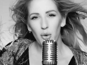 آهنگ انگلیسی Something in the Way You Move از Ellie Goulding به همراه متن و ترجمه مجزا
