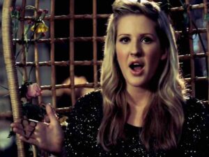 آهنگ انگلیسی Under the Sheets از Ellie Goulding به همراه متن و ترجمه مجزا