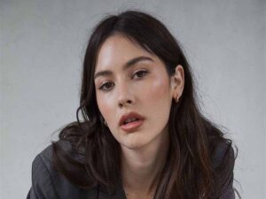 آهنگ انگلیسی Good Luck Charlie از Gracie Abrams به همراه متن و ترجمه مجزا