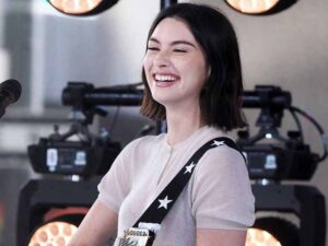 آهنگ انگلیسی Normal Thing از Gracie Abrams به همراه متن و ترجمه مجزا