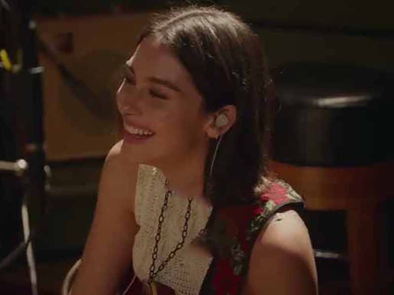 آهنگ انگلیسی Packing It Up از Gracie Abrams به همراه متن و ترجمه مجزا