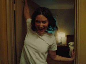 آهنگ انگلیسی Risk از Gracie Abrams به همراه متن و ترجمه مجزا