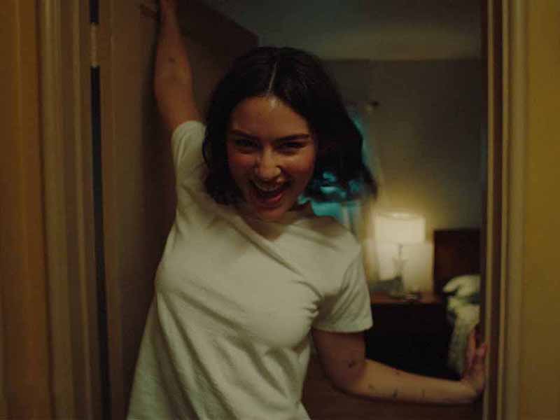 آهنگ انگلیسی Risk از Gracie Abrams به همراه متن و ترجمه مجزا