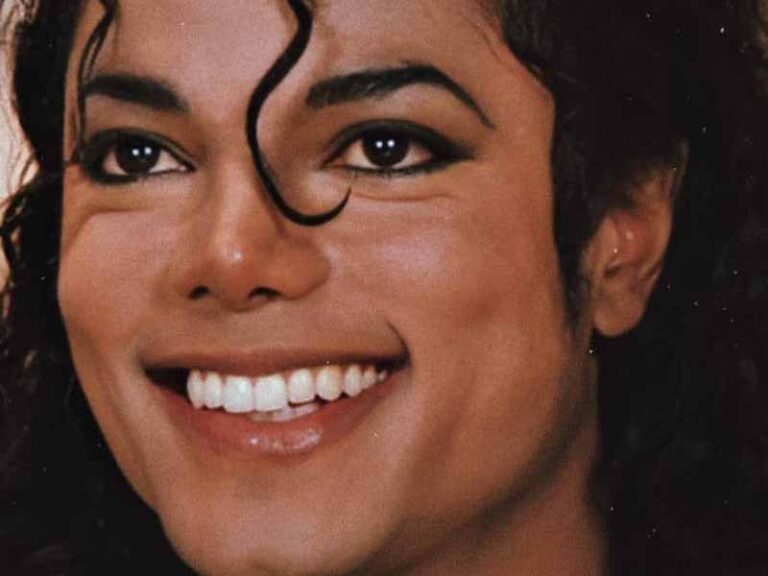 آهنگ انگلیسی Smile از Michael Jackson به همراه متن و ترجمه مجزا