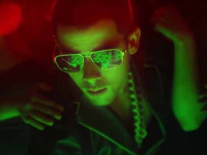 آهنگ انگلیسی Champagne Problems از Nick Jonas به همراه متن و ترجمه مجزا