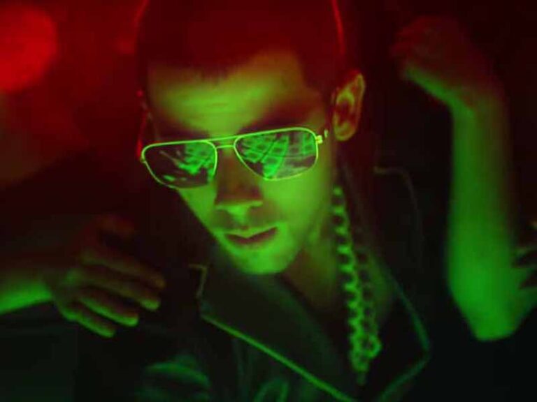 آهنگ انگلیسی Champagne Problems از Nick Jonas به همراه متن و ترجمه مجزا