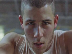 آهنگ انگلیسی Close از Nick Jonas به همراه متن و ترجمه مجزا