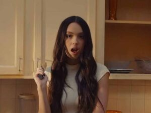 آهنگ انگلیسی !get him back از Olivia Rodrigo به همراه متن و ترجمه مجزا