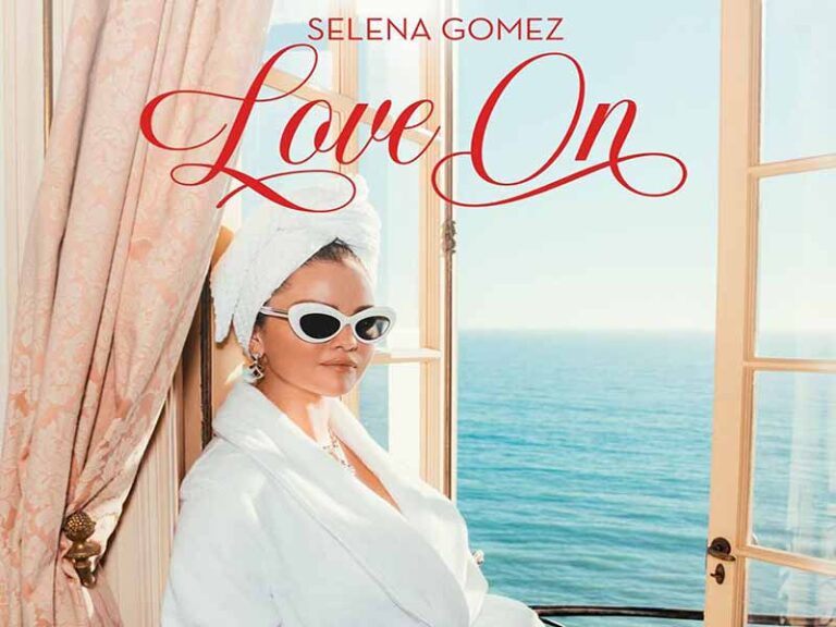 آهنگ انگلیسی Love On از Selena Gomez به همراه متن و ترجمه مجزا
