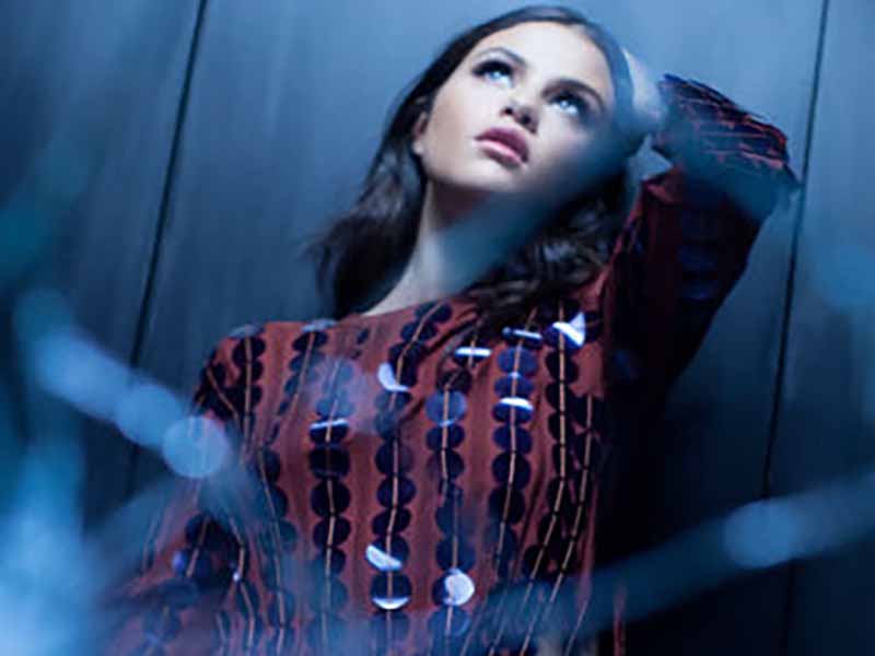 آهنگ انگلیسی Nobody از Selena Gomez به همراه متن و ترجمه مجزا