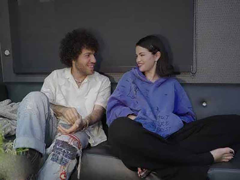 آهنگ انگلیسی Younger and Hotter Than Me از Selena Gomez و Benny Blanco به همراه متن و ترجمه مجزا