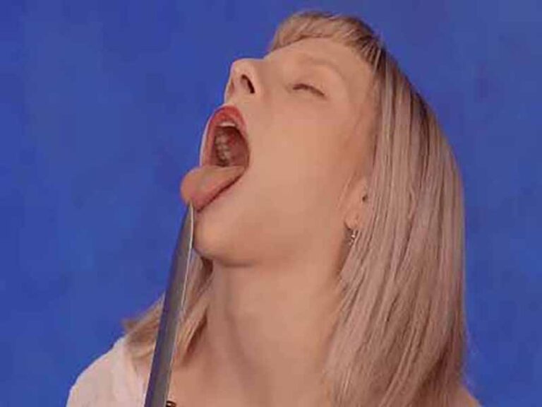 آهنگ انگلیسی The Essence از AURORA به همراه متن و ترجمه مجزا