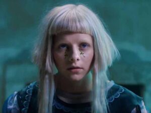 آهنگ انگلیسی The River از AURORA به همراه متن و ترجمه مجزا