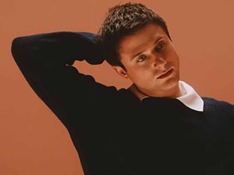 آهنگ انگلیسی Speakers از Alec Benjamin به همراه متن و ترجمه مجزا