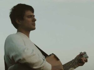 آهنگ انگلیسی The Way You Felt از Alec Benjamin به همراه متن و ترجمه مجزا