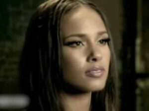 آهنگ انگلیسی Try Sleeping With a Broken Heart از Alicia Keys به همراه متن و ترجمه مجزا