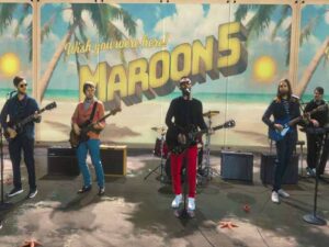 آهنگ انگلیسی Three Little Birds از Maroon 5 به همراه متن و ترجمه مجزا