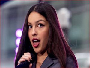 آهنگ انگلیسی lacy از Olivia Rodrigo به همراه متن و ترجمه مجزا