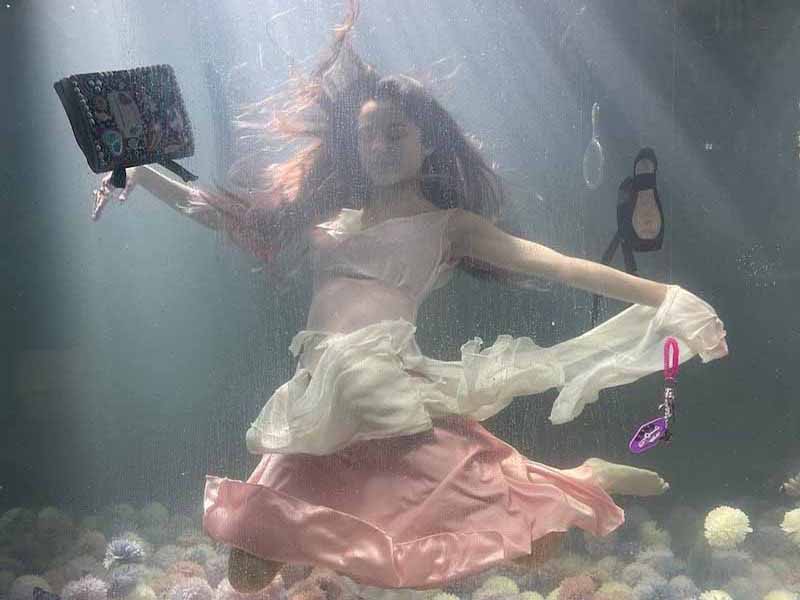 آهنگ انگلیسی Traitor از Olivia Rodrigo به همراه متن و ترجمه مجزا