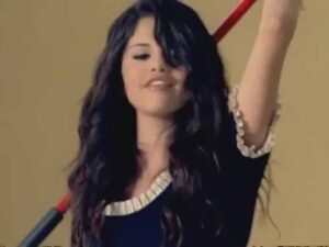 آهنگ انگلیسی Tell Me Something I Don’t Know از Selena Gomez به همراه متن و ترجمه مجزا