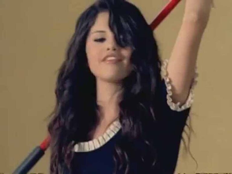 آهنگ انگلیسی Tell Me Something I Don’t Know از Selena Gomez به همراه متن و ترجمه مجزا