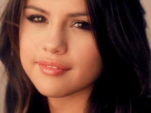 آهنگ انگلیسی Who Says از Selena Gomez به همراه متن و ترجمه مجزا