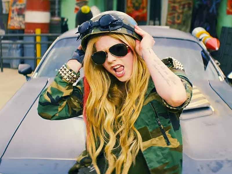 آهنگ انگلیسی Rock N Roll از Avril Lavigne به همراه متن و ترجمه مجزا