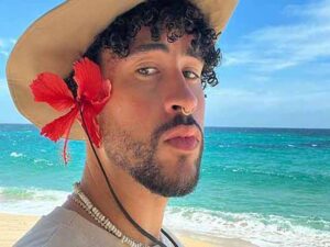 آهنگ اسپانیایی Agosto از Bad Bunny به همراه متن و ترجمه مجزا