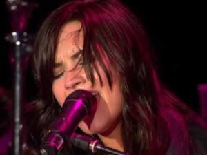 آهنگ انگلیسی Trainwreck از Demi Lovato به همراه متن و ترجمه مجزا