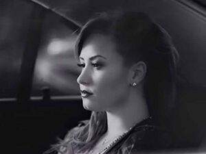آهنگ انگلیسی Warrior از Demi Lovato به همراه متن و ترجمه مجزا