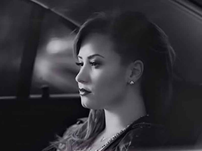آهنگ انگلیسی Warrior از Demi Lovato به همراه متن و ترجمه مجزا