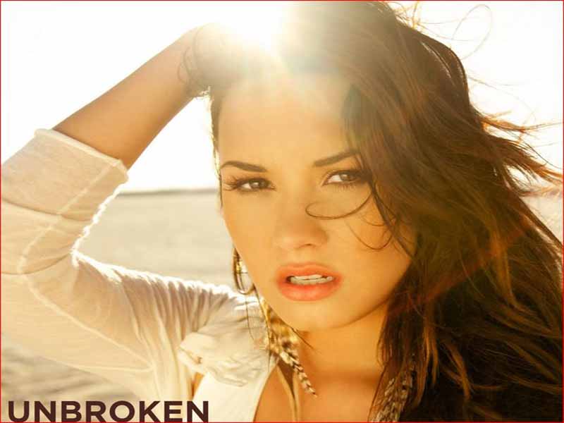 آهنگ انگلیسی unbroken از Demi Lovato به همراه متن و ترجمه مجزا