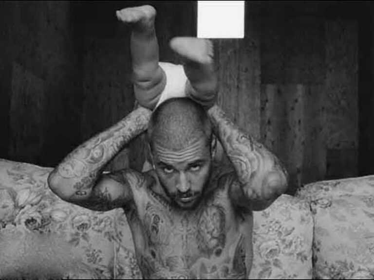 آهنگ انگلیسی DAISIES از Justin Bieber به همراه متن و ترجمه مجزا